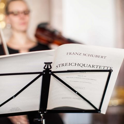 Notenpult beim Konzert Notenpult beim Konzert im Kaisersaal in Füssen im Ostallgäu.