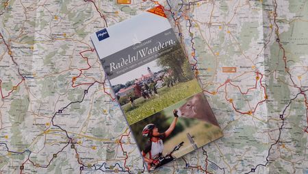 Kombikarte Radeln und Wandern im Schlosspark Nord Kombikarte Radeln und Wandern im Schlosspark Nord