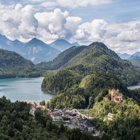 Hohenschwangau mit Alpsee und Allgäuer Alpen Hohenschwangau im Ostallgäu mit Alpsee und Allgäuer Alpen
