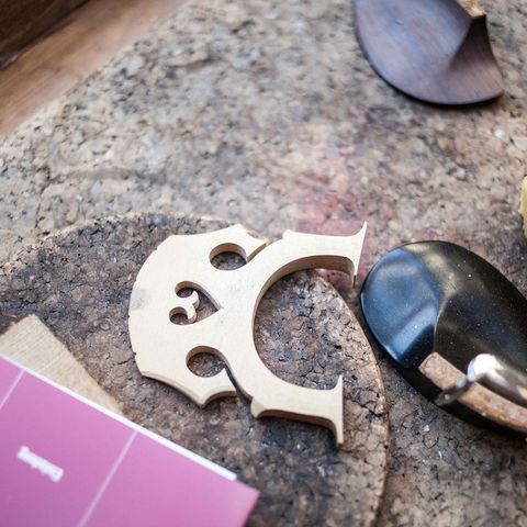 Werkzeuge eines Geigenbauers Werkzeuge eines Geigenbauers in Füssen im Ostallgäu.