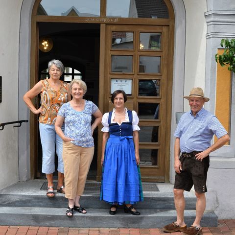 Aufstellung vor dem Museumseingang Aufstellung vor dem Museumseingang in Obergünzburg im Ostallgäu.