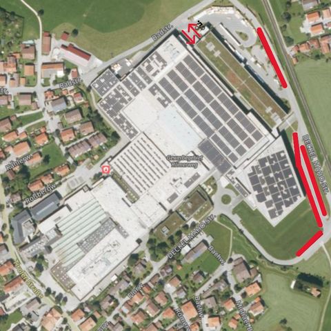 Höher gebaute Fahrzeuge (Camper etc.) oder PKW mit Dachträger dürfen – ebenfalls kostenfrei – die Außenparkflächen um das Parkhaus herum benutzen.