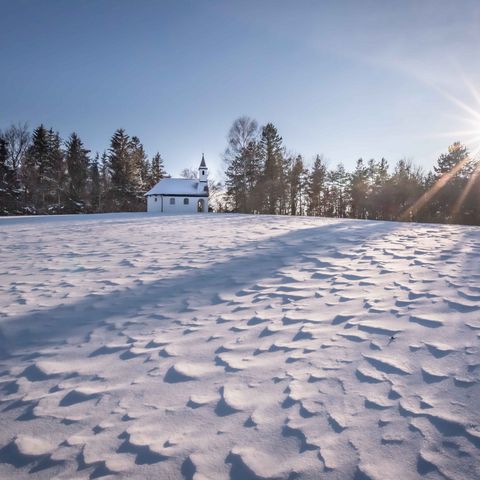 Winterstimmung an der Kapelle bei Friesenried Winterstimmung an der Kapelle bei Friesenried im Ostallgäu.