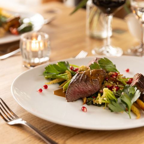 Wildfleisch aus heimischen Wäldern im Landgasthof Hubertus in Apfeltrang Wildfleisch aus heimischen Wäldern im Landgasthof Hubertus in Apfeltrang