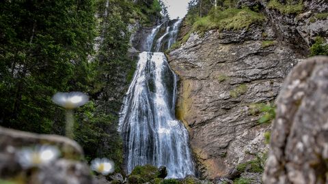 Kenzenwasserfall im Ammergebirge bei Halblech Kenzenwasserfall im Ammergebirge bei Halblech im Ostallgäu.