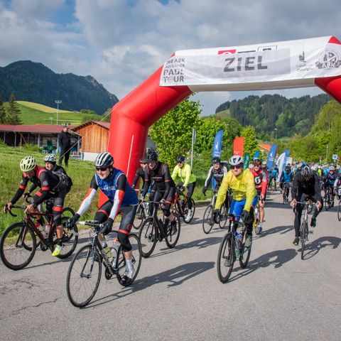 Der Start der Rennrad-Runde bei der 14. ABK Allgäuer Radltour.  Der Start der Rennrad-Runde bei der 14. ABK Allgäuer Radltour.