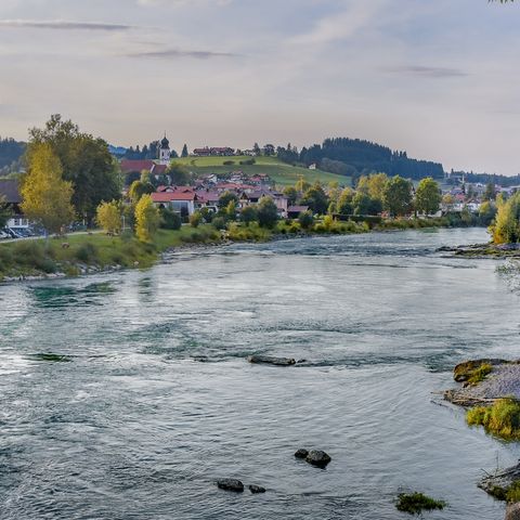 Blick über den Lech bei Lechbruck am See Blick über den Lech bei Lechbruck am See im Ostallgäu.