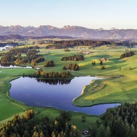 Weiher bei Rückholz im Ostallgäu Ausblick von oben auf die Weiher bei Rückholz im Ostallgäu.