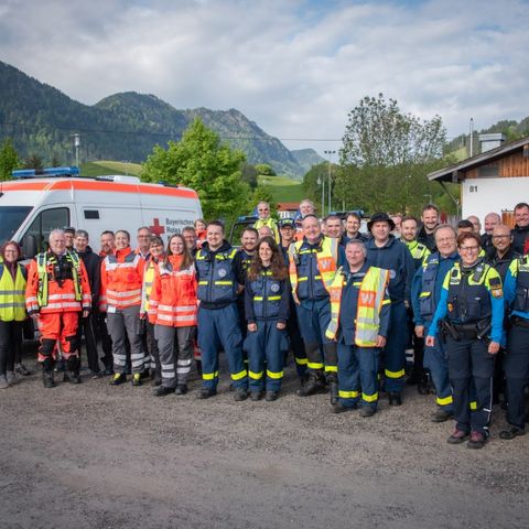 Die Helfer von THW, Rotes Kreuz und Polizei bei der 14. ABK Allgäuer Radltour.  Die Helfer von THW, Rotes Kreuz und Polizei bei der 14. ABK Allgäuer Radltour.