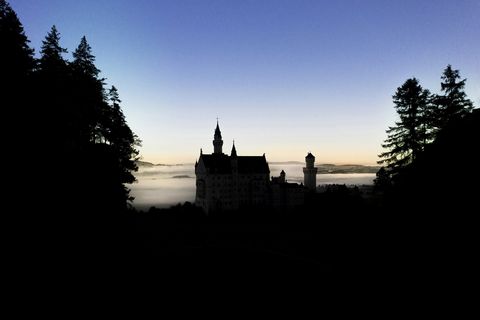 Morgenstimmung am Schloss Neuschwanstein Morgenstimmung am Schloss Neuschwanstein bei Schwangau im Ostallgäu.