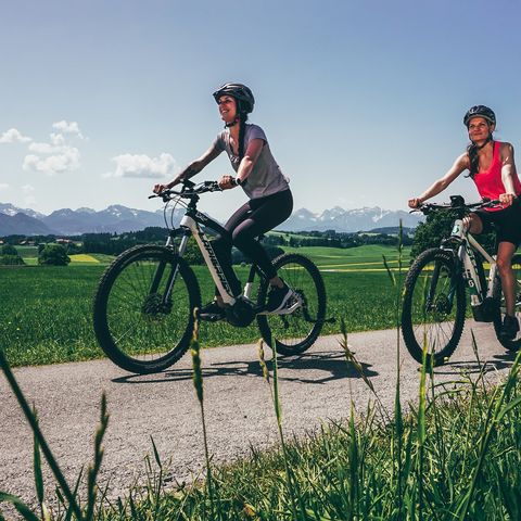 Radfahren auf der Panoramarunde Radfahren auf der Panoramarunde bei Steingaden in der Nähe des Ostallgäus.