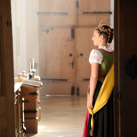 Honigkönigin in der Pfarrkirche St. Ulrich in Seeg Honigkönigin in der Pfarrkirche St. Ulrich in Seeg im Ostallgäu.