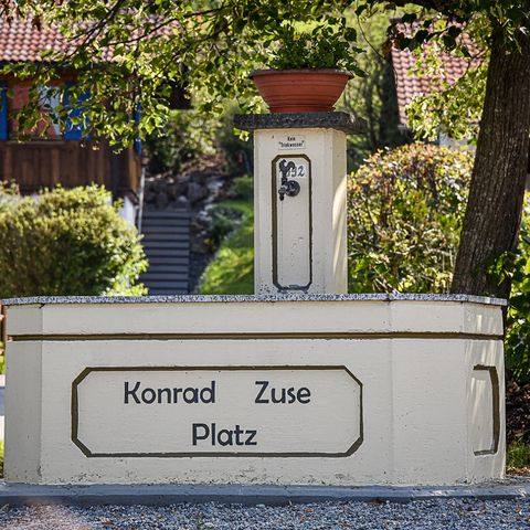 Konrad Zuse Platz in Wiedemen bei der Hopferau Konrad Zuse Platz in Wiedemen bei der Hopferau im Ostallgäu.