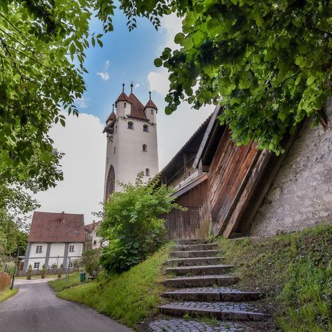 Fünfknopfturm und Stadtmauer in Kaufbeuren Fünfknopfturm und historische Stadtmauer in Kaufbeuren.