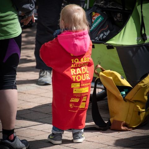 Viele Teilnehmende brachten T-Shirts vergangener Radltouren mit.  Viele Teilnehmende brachten T-Shirts vergangener Radltouren mit.