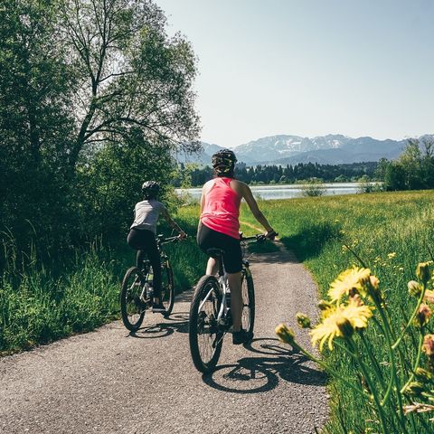 Radfahren am Lech bei Lechbruck am See Radfahren am Lech bei Lechbruck am See im Ostallgäu.